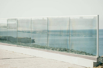 玻璃栅栏海边公园受欢迎的的观点欣赏自然美日落观察甲板算栅栏灯笼城市视图城市体系结构