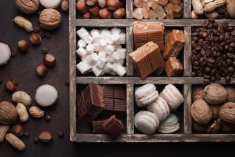 各种各样的巧克力糖果盒子
