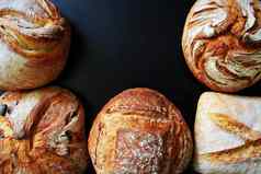 面包分类类型面包黑色背景面包好魔杖麦片面包面包店产品