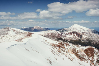 春<strong>天山</strong>景观<strong>雪山</strong>