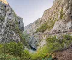 美丽的峡谷莫拉卡河冬天黑山共和国crna男朋友回家巴尔干半岛欧洲