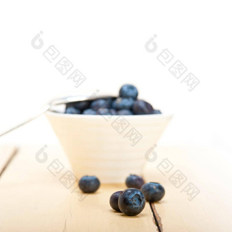 新鲜的蓝莓碗