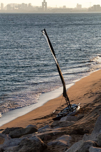 帆板运动董事会日落海滩地中海海