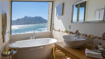 男人。女人浴浴缸按摩浴缸假期夫妇男人。女人浴浴缸海洋角小镇南非洲假期