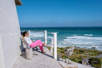 女人看海洋阳台<strong>希望</strong>自然储备南非洲西方角白色沙丘<strong>希望</strong>自然储备部分花园路线