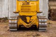 黄色的拖拉机履带跟踪特写镜头履带推土机卡车土方重机械