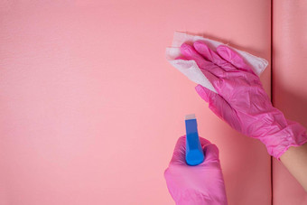 员工消毒病人的沙发上消毒液喷雾清洁布工作人员清洗防止传播病毒细菌