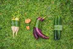 环保产品包装概念蔬菜包装香蕉叶替代塑料袋浪费概念替代包装