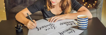 横幅长格式爱书法家年轻的女人写短语白色纸买或卖股票观赏装饰信书法图形设计刻字笔迹创建概念