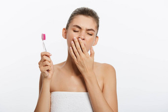 困了女人女人刷牙齿牙刷孤立的白色背景