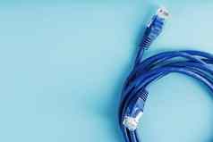 线圈互联网网络电缆数据传输蓝色的背景