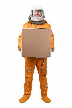 宇航员穿橙色空间西装空间头盔持有手空白广场纸板盒子孤立的白色背景