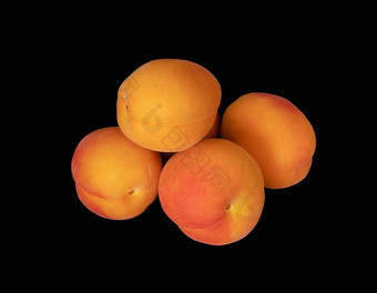 群成熟的杏水果黑色的背景孤立的