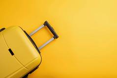 前视图黄色的旅行袋手提箱固体黄色的背景复制空间旅游生活必需品