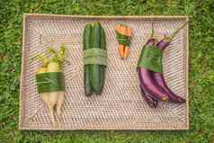 环保产品包装概念蔬菜包装香蕉叶替代塑料袋浪费概念替代包装