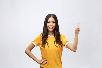 肖像快乐年轻的亚洲女人手指点