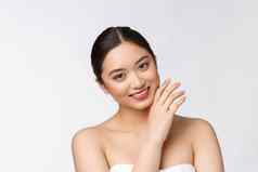 美丽的亚洲女人化妆化妆品女孩手触摸脸颊微笑脸美完美的健康孤立的白色背景
