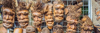 典型的纪念品商店销售记忆手工艺品巴厘岛著名的乌布市场印尼巴厘岛的市场记忆木工艺品当地的居民横幅长格式