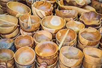 典型的纪念品商店销售记忆手工艺品巴厘岛著名的乌布市场印尼巴厘岛的市场记忆木工艺品当地的居民