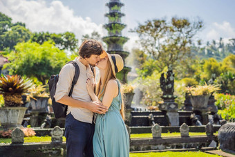 快乐爱的夫妇公园蒂尔塔甘加水宫水公园巴厘岛印尼度蜜月巴厘岛