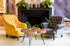 现代奢侈品首页生活房间壁炉扶手椅色彩斑斓的墙装饰木有创意的表格生活房间角落里风格壁炉装饰舒适的室内房间风格