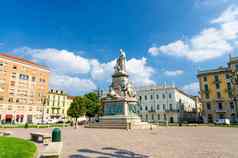 纪念碑塞内加尔代表团团长Benso孔蒂加富尔雕像广场卡 罗emanuele广场建筑历史城市中心
