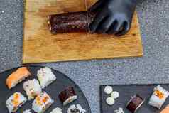 寿司卷包装紫菜老板黑色的手套削减刀