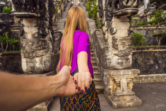 遵循照片年轻的女人旅游背景石头梯子美丽的普拉lempuyang崇高寺庙夏天景观楼梯寺庙帕杜拉克萨门户网站标记入口中间密室贾巴中间普拉免费的伟大的巴厘岛