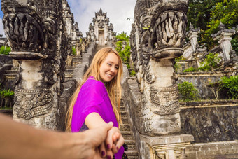 遵循照片年轻的女人旅游背景石头梯子美丽的普拉lempuyang崇高寺庙夏天景观楼梯寺庙帕杜拉克萨门户网站标记入口中间密室贾巴中间普拉免费的伟大的巴厘岛