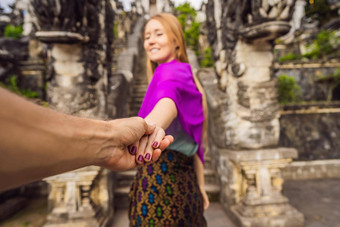 遵循照片年轻的女人旅游背景石头梯子美丽的普拉lempuyang崇高寺庙夏天景观楼梯寺庙帕杜拉克萨门户网站标记入口中间密室贾巴中间普拉免费的伟大的巴厘岛