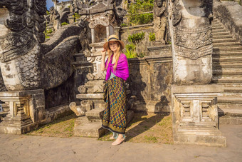 年轻的女人旅游背景石头梯子美丽的普拉lempuyang崇高寺庙夏天景观楼梯寺庙帕杜拉克萨门户网站标记入口中间<strong>密室</strong>贾巴中间普拉免费的伟大的巴厘岛