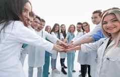 集团多样化的医疗专业人士显示团结