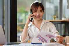 肖像亚洲业务女人咨询建议客户金融计划账户概念