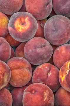 甜蜜的桃子水果背景垂直视图