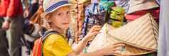 横幅长格式男孩市场乌布巴厘岛典型的纪念品商店销售记忆手工艺品巴厘岛著名的乌布市场印尼巴厘岛的市场记忆木工艺品当地的居民