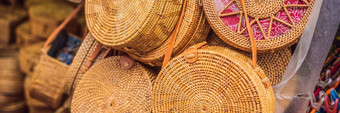 横幅长格式典型的纪念品商店销售记忆手工艺品巴厘岛著名的乌布市场印尼巴厘岛的市场记忆木工艺品当地的居民