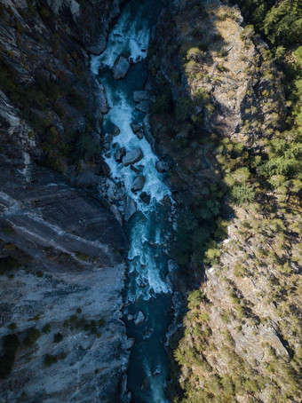 空中视图河流动峡谷自然背景