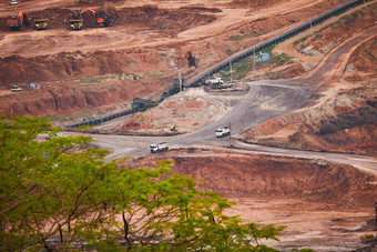 视图卡车挖掘机工作开放坑褐煤煤炭矿山褐煤煤炭提取行业著名的户外学习中心美卫生部我的公园lampang泰国