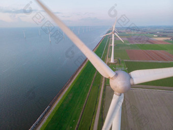 风车公园海洋无人机空中视图风车涡轮机生成绿色能源电风车孤立的海荷兰