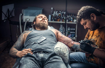 纹身专家工作纹身纹身客厅
