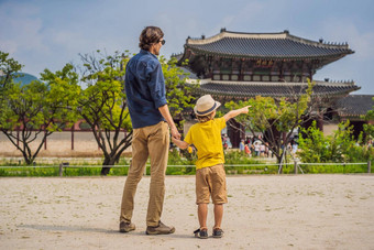 爸爸儿子游客<strong>韩国</strong>Gyeongbokgung宫理由首尔南<strong>韩国</strong>旅行<strong>韩国</strong>概念旅行孩子们概念