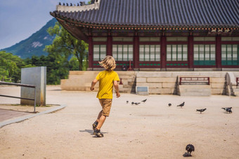 男孩旅游<strong>韩国</strong>Gyeongbokgung宫理由首尔南<strong>韩国</strong>旅行<strong>韩国</strong>概念旅行孩子们概念