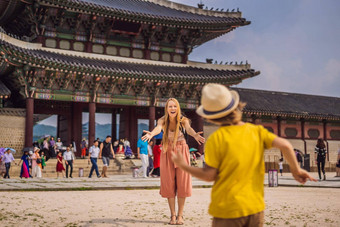 妈妈儿子游客<strong>韩国</strong>Gyeongbokgung宫理由首尔南<strong>韩国</strong>旅行<strong>韩国</strong>概念旅行孩子们概念