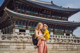 妈妈儿子游客韩国Gyeongbokgung宫理由首尔南韩国旅行韩国概念旅行孩子们概念