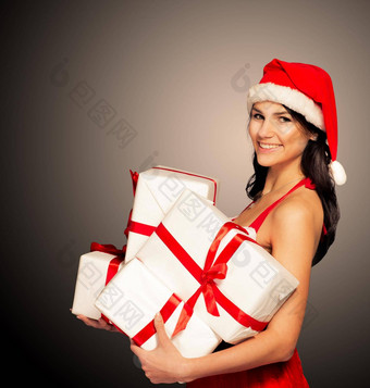 圣诞老人他圣诞节女人持有圣诞节礼物微笑快乐兴奋可爱的美丽的多种族高加索人亚洲圣诞老人女孩孤立的黑色的背景
