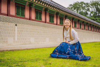 年轻的高加索人女旅游<strong>韩</strong>服国家朝鲜文衣服旅行<strong>韩</strong>国概念国家朝鲜文服装娱乐游客国家朝鲜文服装