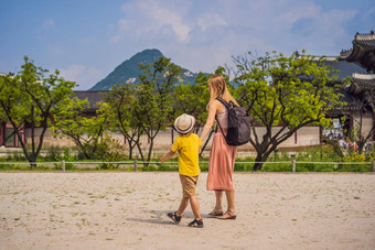 妈妈儿子游客韩国Gyeongbokgung宫理由首尔南韩国旅行韩国概念旅行孩子们概念