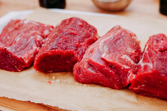 生牛肉肉牛排准备生牛肉切片准备肉烹饪牛排烹饪主类自制的食物烹饪首页