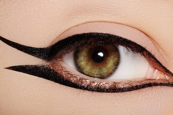 美丽的宏拍摄女眼睛经典眼线笔化妆完美的形状眉毛化妆品化妆