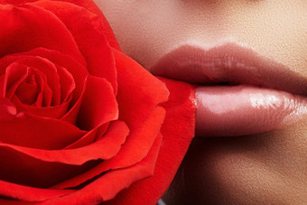 嘴唇明亮的唇彩化妆完美的清洁皮肤新鲜的唇化妆美丽的水疗中心温柔的粉红色的玫瑰花